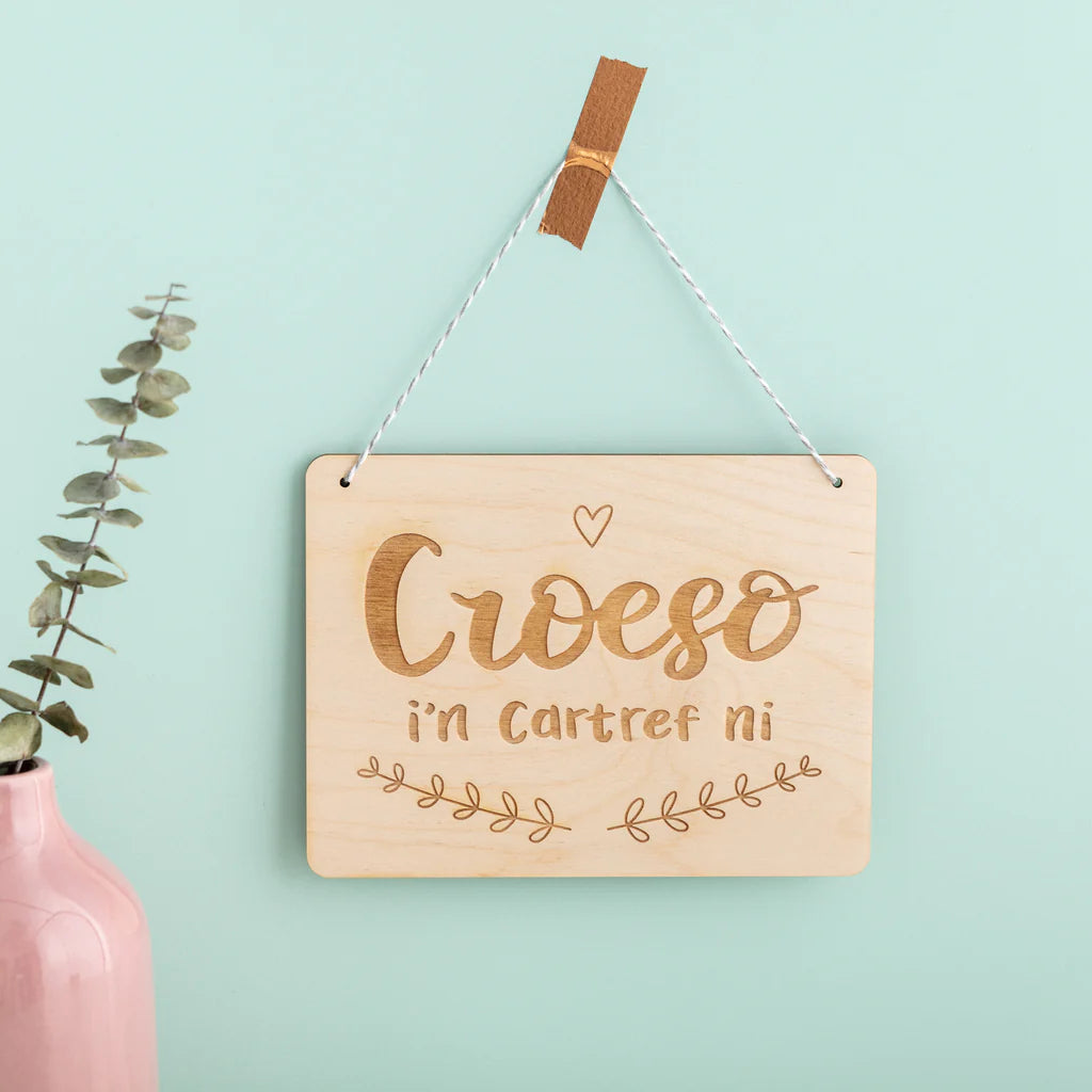 Wooden hanging sign- Croeso, Welcome